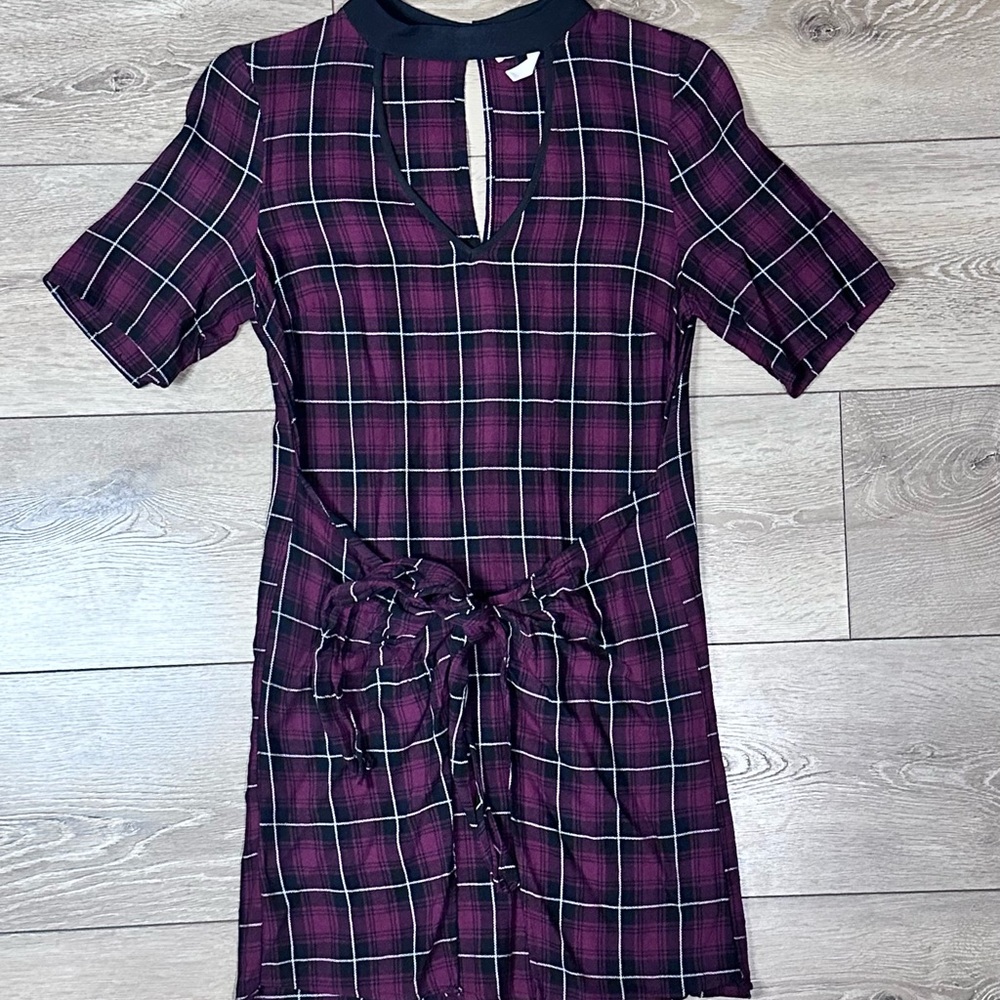 BCBGeneration Cut Out V-Neck Dark Plaid Tie Front Mini Dress - Picture 6 of 16